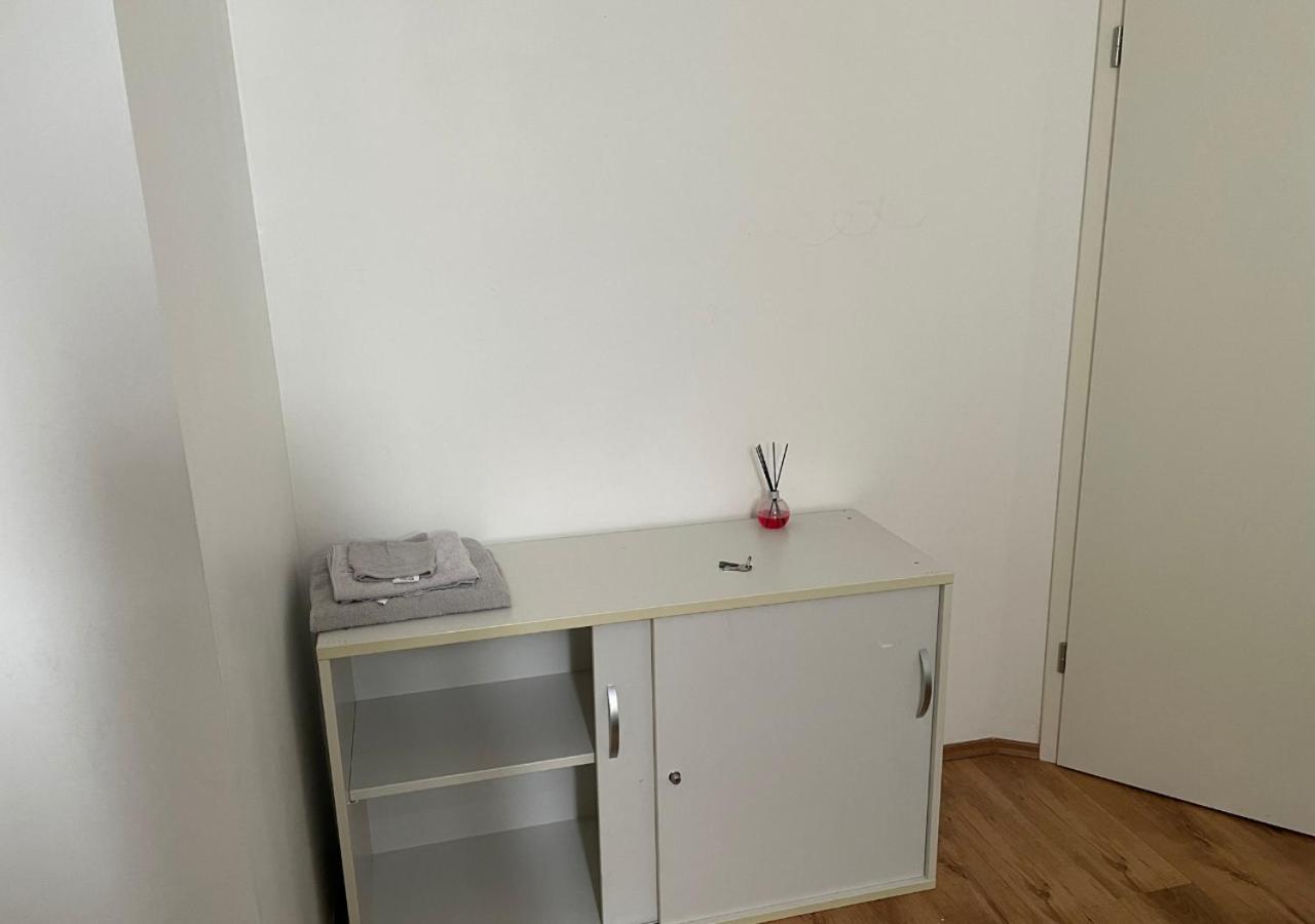 Le Wolf - 1 Chambre Dans Un T3 - 5Mn Tram Du Centre Ville - 15Mn Tram Gare Tgv Mulhouse - Wifi - Parking Luaran gambar
